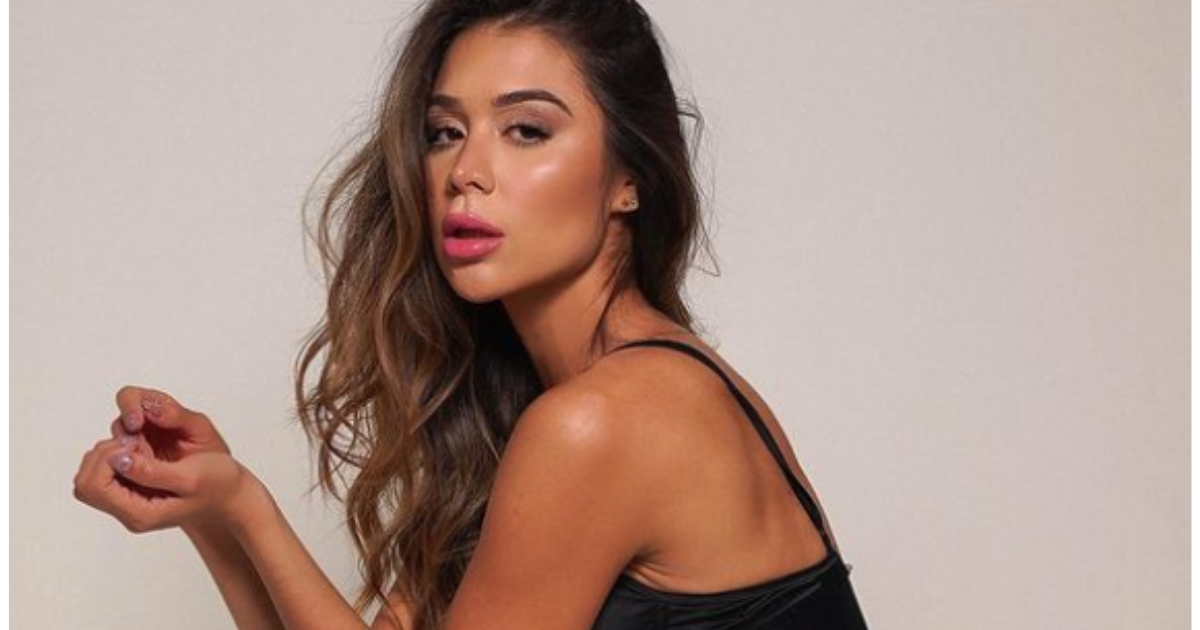 ALEXANDRA MÉNDEZ se sumerge en las playas de Venezuela con el sensual BIKINI TAPARRABO VIDEO