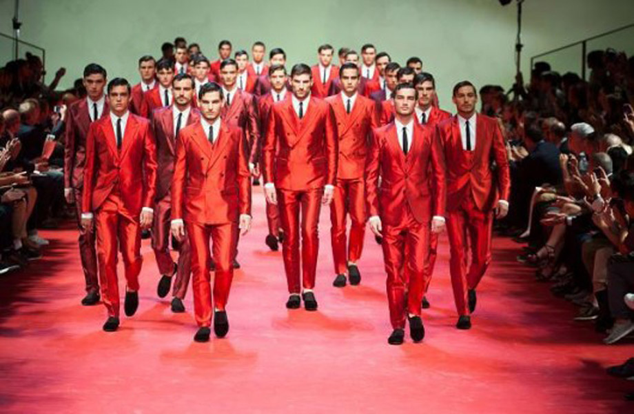 Por qué los hombres vestidos de rojo resultan más sexys para las mujeres?