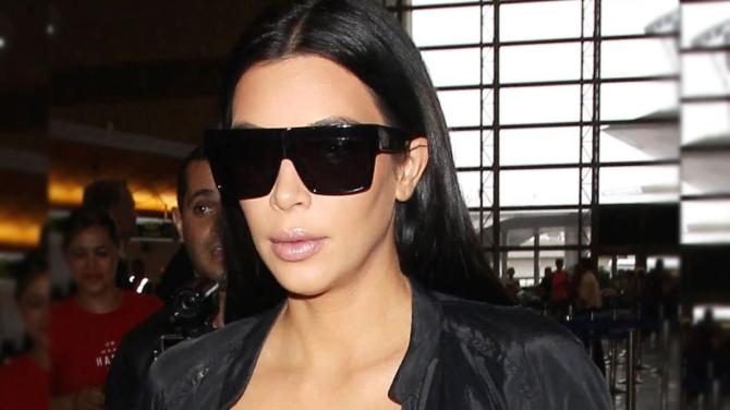 Imita el refrescante de Kim Kardashian estas de sol