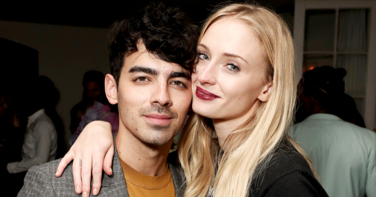 Sophie Turner sorprende así a Joe Jonas en medio de un concierto joe jonas Sophie Turner sorprende así a Joe Jonas en medio de un concierto