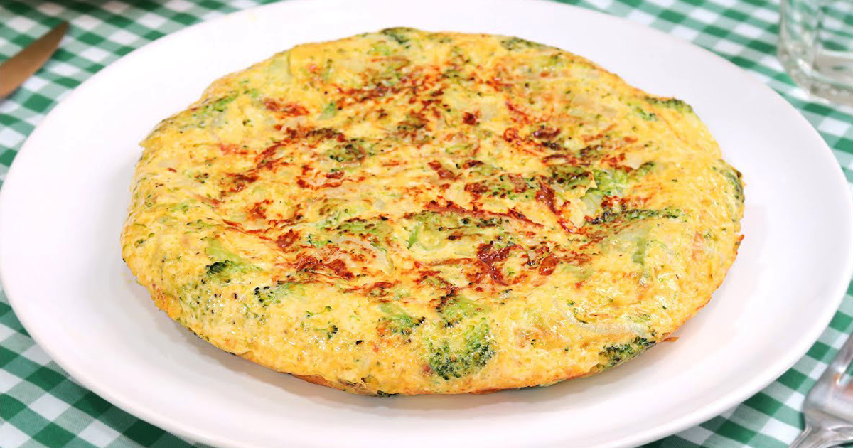 Tortilla de verduras, jamón y queso prepara un desayuno delicioso con