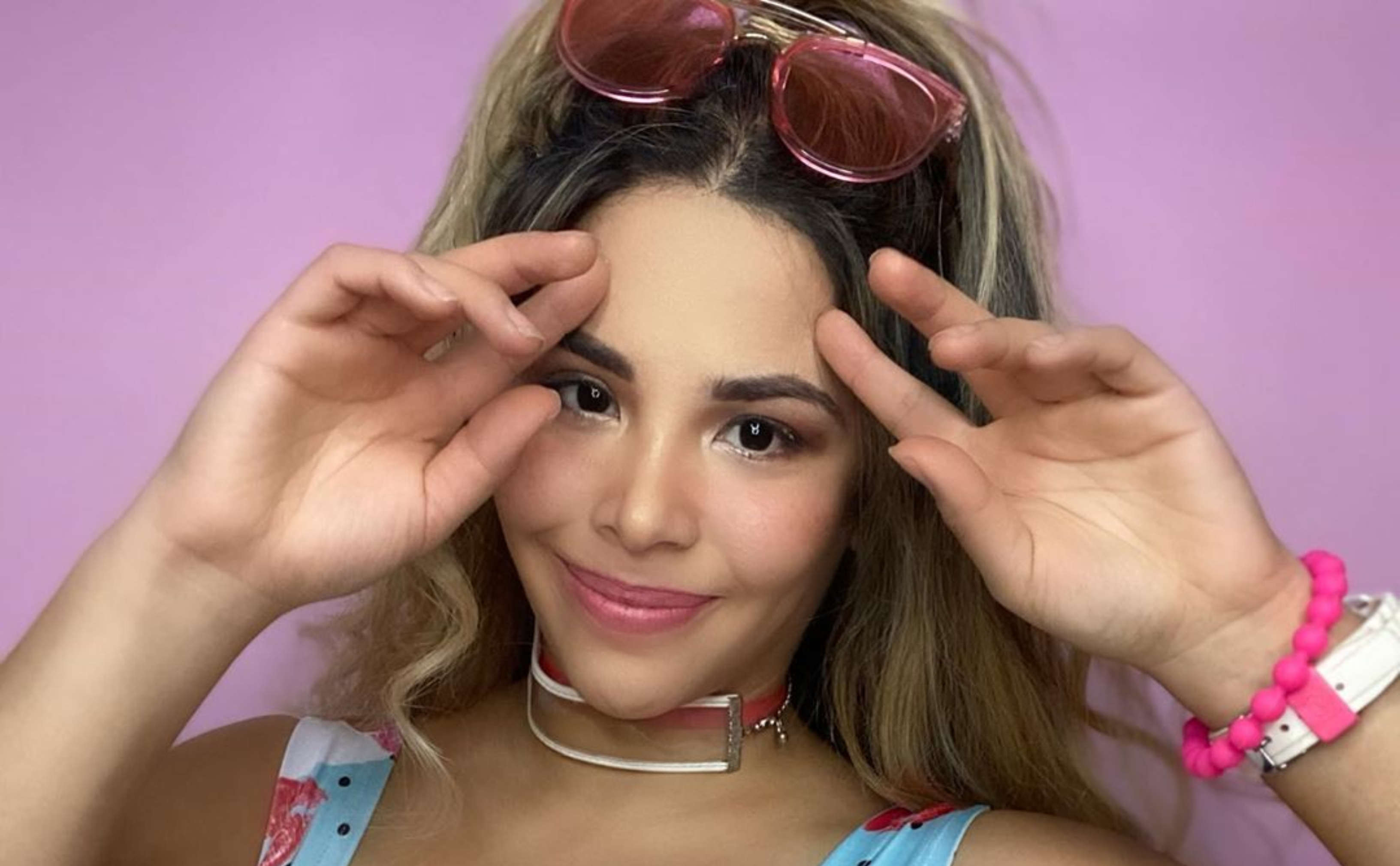 Gabriela Serpa Le A ade Su Sello Personal Al T pico Outfit De Buzo Para 