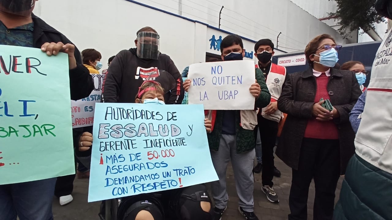 EsSalud: asegurados y médicos protestan por cierre de centro de ...