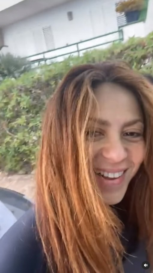 Shakira se muestra sin una gota de maquillaje en la playa resaltando la belleza real Shakira se muestra sin una gota de maquillaje en la playa resaltando la belleza real