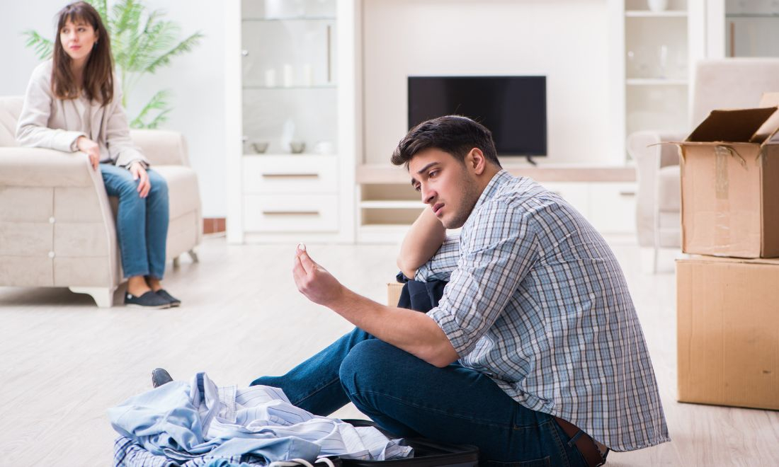 ¿Es legal desalojar a tu pareja si te fue infiel y viven en la misma casa?
