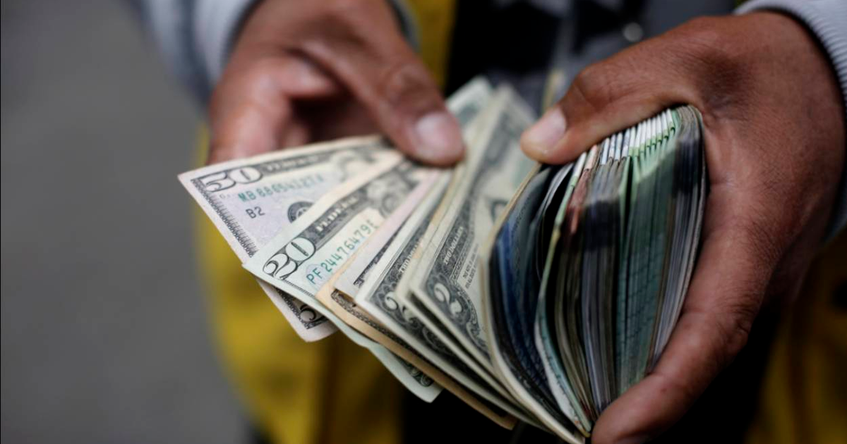 ¿Subirá o seguirá bajando el dólar? Conoce cuál es la proyección en su