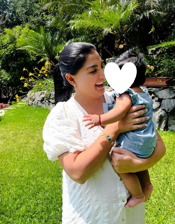 Ana Siucho se confiesa y presenta a su bebé con un fresco vestido para combatir la ola de calor
