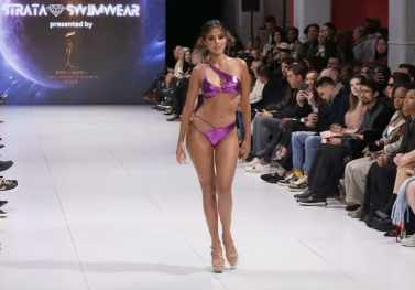 Luciana Fuster se roba el show en la pasarela del New York Fashion Week con bikini metalizado