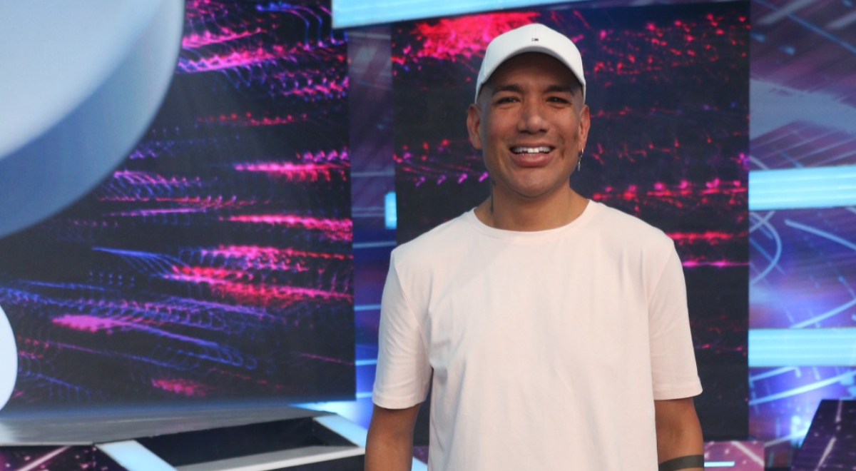 Peter Fajardo confirma su permanencia en 'Esto es Guerra', calificando a Mariana Ramírez del Villar como su madre televisiva y despejando rumores sobre su salida.